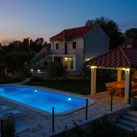 Villa Magic With Heated Pool *