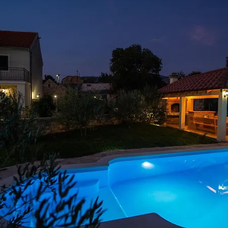 ヴィラ Magic With Heated Pool *