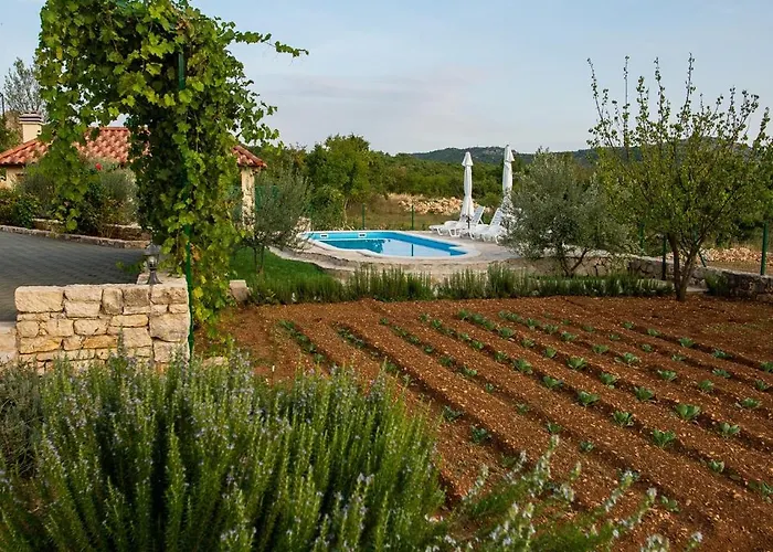 Magic With Heated Pool Villa *