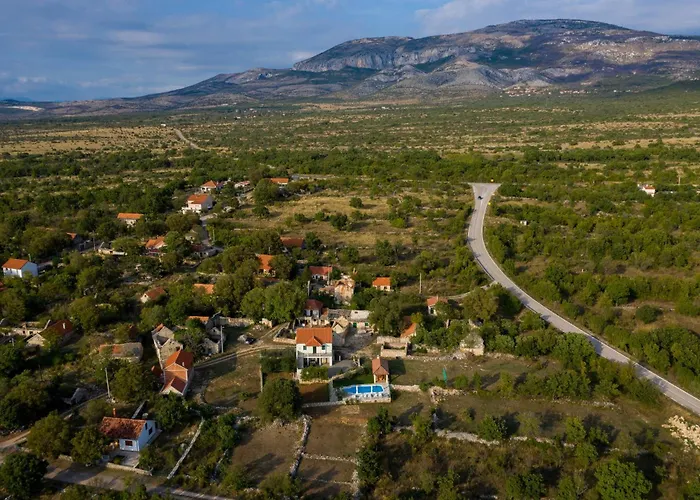 Villa Magic With Heated Pool Trbounje