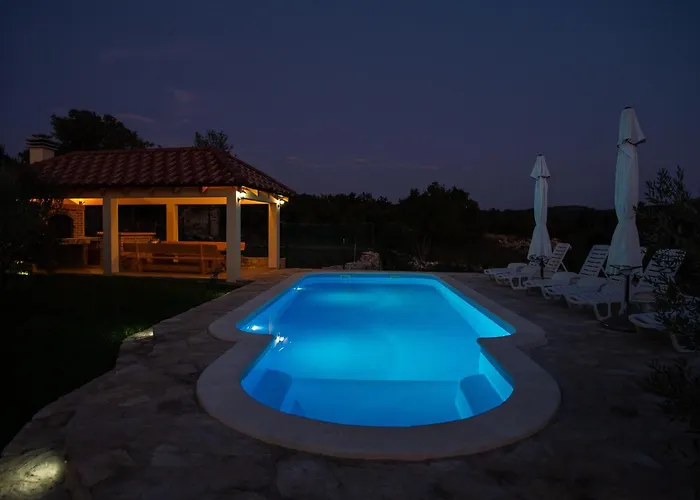 Magic With Heated Pool Villa *