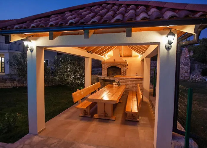 Villa Magic With Heated Pool Trbounje