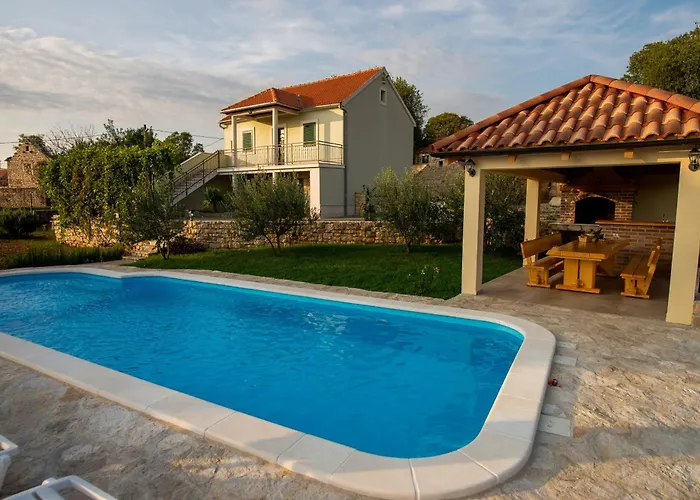 Villa Magic With Heated Pool Trbounje